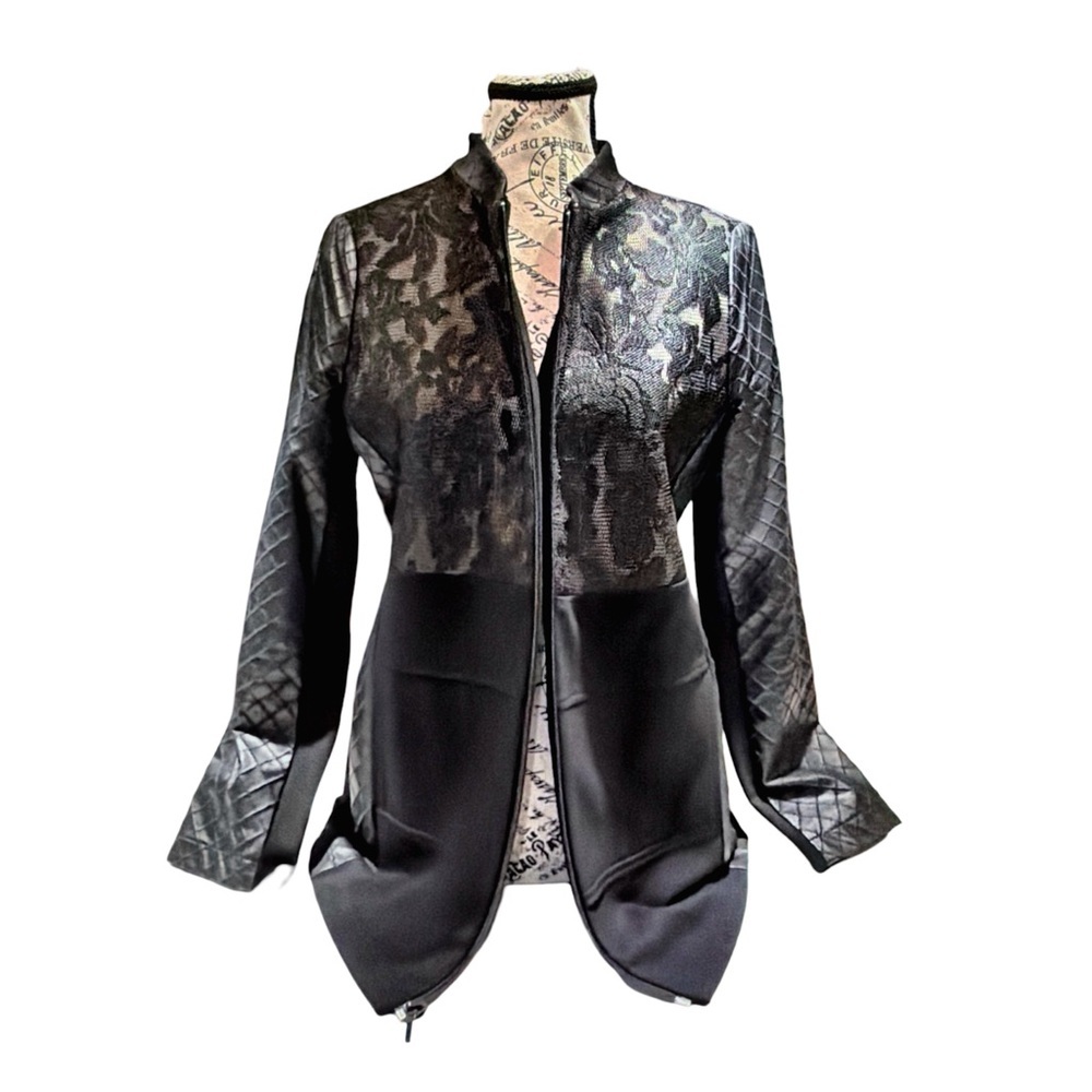 Chico’s Black Mixed Media Lace Moto Jacket Size 0 Faux Leather Quilted Like-New
